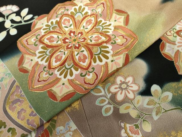 平和屋着物●豪華黒留袖　作家物　駒刺繍　正倉院花文　暈し染め　金彩　正絹　逸品　AABK6445cs