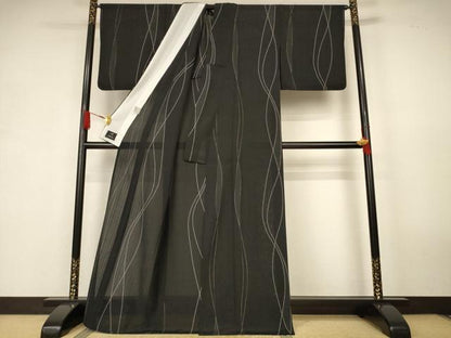平和屋着物＊夏物　小紋　紗　23区　よろけ縞　黒地　洗える着物　AABK6532jd