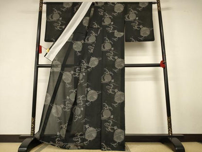 平和屋着物＊夏物　夏塩沢　立波千鳥文　黒地　東レシルック　証紙付き　AABK6603jd