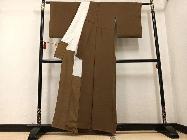 平和屋着物●ファッションデザイナー 花井幸子　色無地　媚茶色　正絹　逸品　AABK7009ph