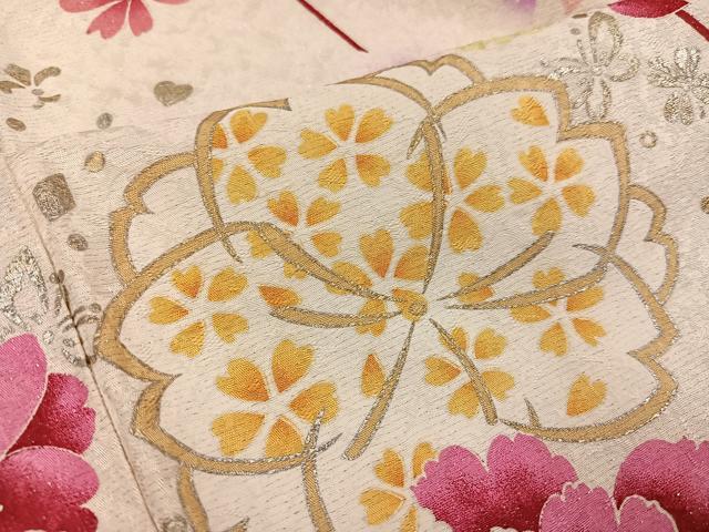 平和屋着物●豪華振袖　刺繍　花蝶文　暈し染め　金銀彩　銀通し地　正絹　逸品　AABK7052ph