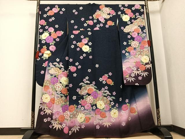 平和屋着物●豪華振袖　刺繍　草花文　暈し染め　金彩　金通し地　正絹　逸品　AABK7058ph