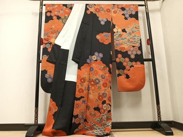 平和屋着物●豪華振袖　駒刺繍　花蝶文　黒地　金彩　正絹　逸品　AABK7091ph