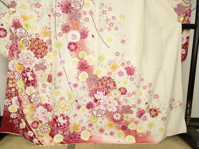 平和屋着物●豪華振袖　刺繍　舞花文　暈し染め　金銀彩　銀通し地　正絹　逸品　AABK7345ck