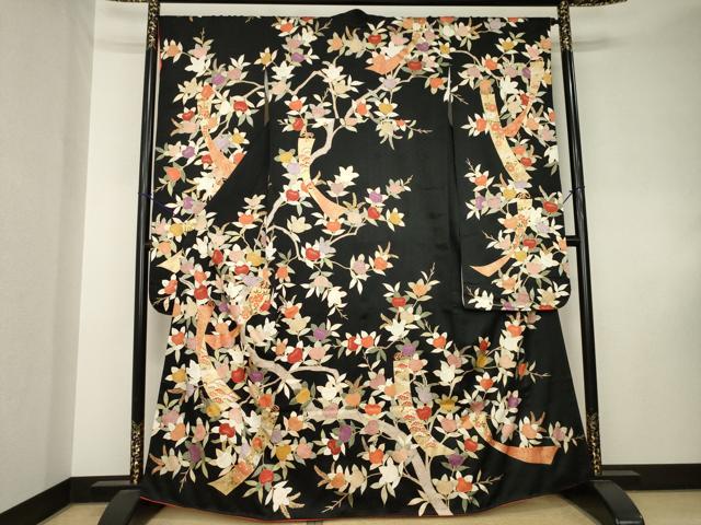 平和屋着物●十日町老舗ブランド　吉澤友禅　吾妻徳穂　振袖　駒刺繍　短冊花文　黒地　正絹　逸品　AABK7432ck