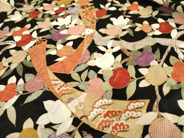 平和屋着物●十日町老舗ブランド　吉澤友禅　吾妻徳穂　振袖　駒刺繍　短冊花文　黒地　正絹　逸品　AABK7432ck