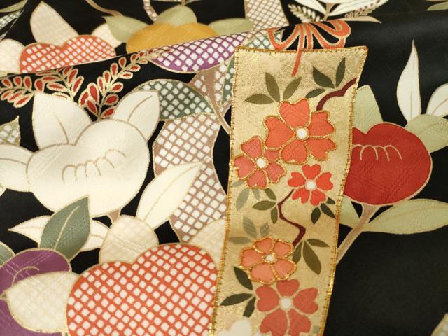 平和屋着物●十日町老舗ブランド　吉澤友禅　吾妻徳穂　振袖　駒刺繍　短冊花文　黒地　正絹　逸品　AABK7432ck