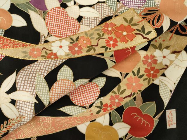 平和屋着物●十日町老舗ブランド　吉澤友禅　吾妻徳穂　振袖　駒刺繍　短冊花文　黒地　正絹　逸品　AABK7432ck