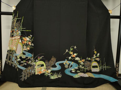 平和屋着物●野口真造　大彦二代目　江戸染繍友禅　黒留袖　刺繍　流水風景花文　金糸　正絹　逸品　AABK7442ck