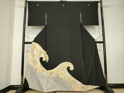 平和屋着物●豪華黒留袖　駒刺繍　立波花唐草文　正絹　逸品　AABK7466ck
