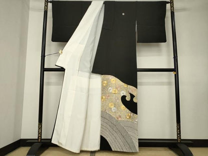 平和屋着物●豪華黒留袖　駒刺繍　立波花唐草文　正絹　逸品　AABK7466ck