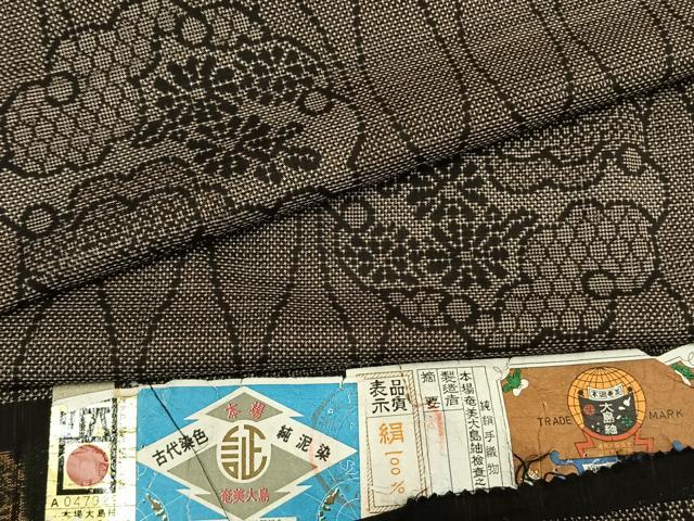 平和屋着物●本場大島紬　7マルキ　純泥染　手織　雪輪花文　証紙付き　正絹　逸品　未使用　AABK7533fy