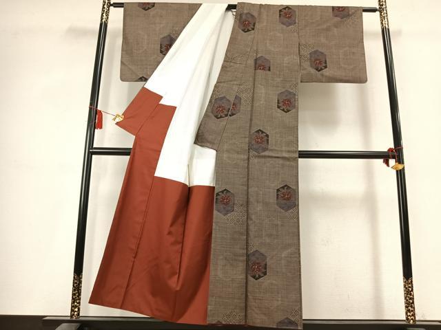 平和屋着物●本場大島紬　9マルキ　亀甲花文　正絹　逸品　AABK7815fy