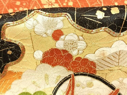 平和屋着物●豪華振袖　駒刺繍　扇面御所車鼓花文　金彩　金通し地　正絹　逸品　AABK7822fy