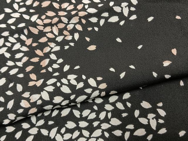 平和屋着物●上質な小紋　舞桜文　黒地　正絹　逸品　AABK7922fy