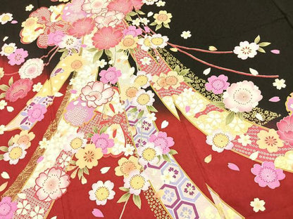 平和屋着物●豪華振袖　駒刺繍　草花文　暈し染め　黒地　金彩　正絹　逸品　AABK8058fy