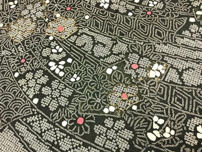 平和屋着物●豪華振袖　総絞り　駒刺繍　舞花文　黒地　金彩　正絹　逸品　AABK8062fy