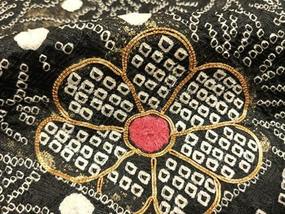 平和屋着物●豪華振袖　総絞り　駒刺繍　舞花文　黒地　金彩　正絹　逸品　AABK8062fy