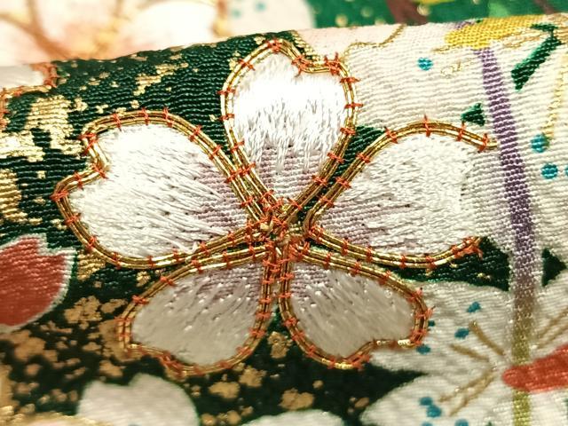 平和屋着物●豪華振袖　駒刺繍　舞桜文　暈し染め　金彩　正絹　逸品　AABK8108fy