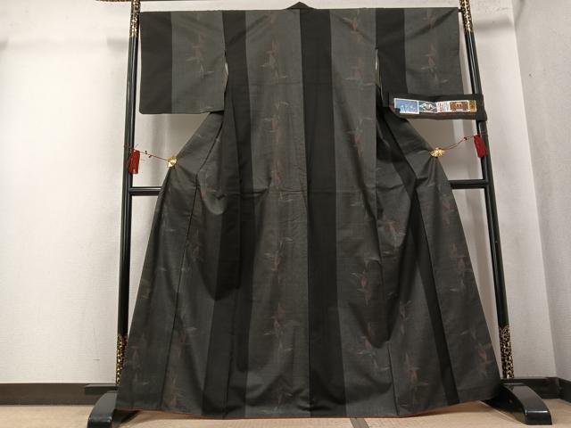 平和屋着物●本場大島紬　古代染色純泥染　9マルキ　舞蝶文　衣の譜　証紙付き　久井絹織物謹製　正絹　逸品　AABK8148ph