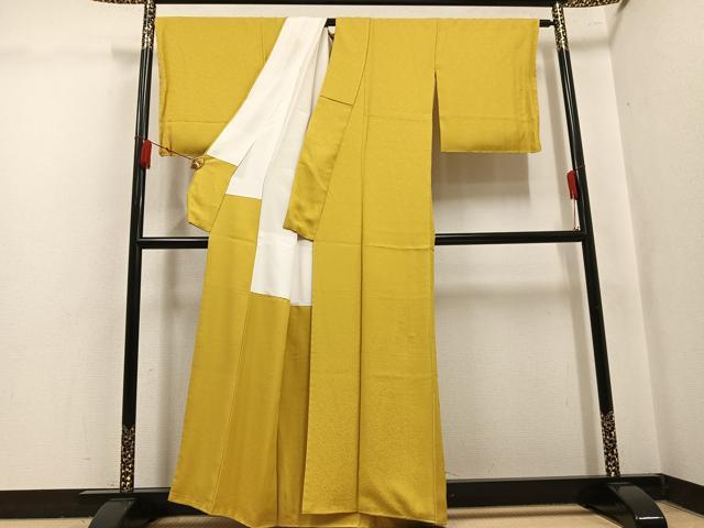 平和屋着物●上質な色無地　堅牢草木染　花唐草地紋　芥子色　反端付き　正絹　逸品　未使用　AABK8245ph