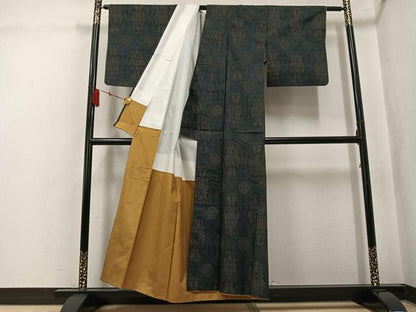 平和屋着物●本場大島紬　舞花文　正絹　逸品　AABK8278ph