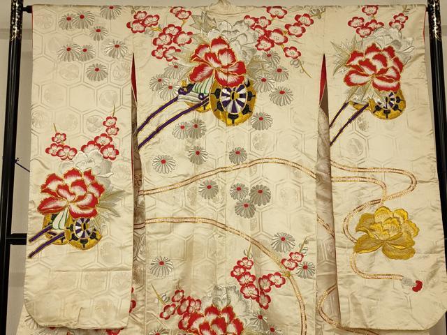平和屋本店●色打掛　和装　婚礼　結婚式　花嫁　神社挙式　駒刺繍　花車枝梅文　金銀糸　逸品　AABK8282fw