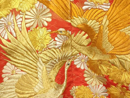 平和屋本店●色打掛　和装　婚礼　結婚式　花嫁　神社挙式　駒刺繍　群れ鶴舞花文　金銀糸　逸品　AABK8293fw