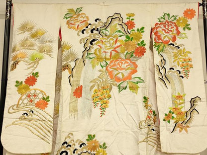 平和屋本店●色打掛　和装　婚礼　結婚式　花嫁　神社挙式　総刺繍　更紗花流水文　金銀糸　逸品　AABK8319fw