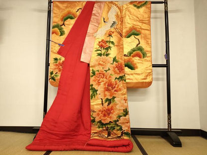 平和屋本店●中国三大刺繍　相良刺繍 手刺繍　色打掛　和装　婚礼　結婚式　花嫁 神社挙式 駒刺繍 松竹梅飛鶴文 鴛鴦 金糸 逸品 AABK8330fw
