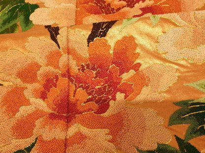 平和屋本店●中国三大刺繍　相良刺繍 手刺繍　色打掛　和装　婚礼　結婚式　花嫁 神社挙式 駒刺繍 松竹梅飛鶴文 鴛鴦 金糸 逸品 AABK8330fw