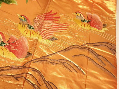 平和屋本店●中国三大刺繍　相良刺繍 手刺繍　色打掛　和装　婚礼　結婚式　花嫁 神社挙式 駒刺繍 松竹梅飛鶴文 鴛鴦 金糸 逸品 AABK8330fw