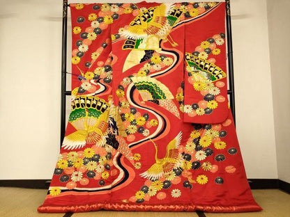 平和屋本店●色打掛　和装　婚礼　結婚式　花嫁　神社挙式　駒刺繍　飛鶴舞花扇子文　金彩　金銀糸　逸品　AABK8341fw