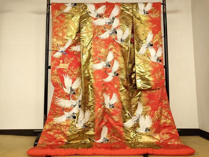 平和屋本店●色打掛　和装　婚礼　結婚式　花嫁　神社挙式　刺繍　飛鶴風景文　暈し染め　金銀糸　金彩　逸品　AABK8361fw