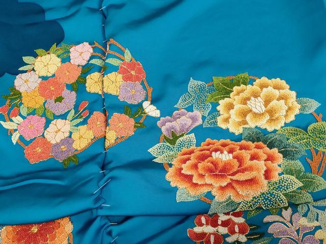 平和屋本店●中国三大刺繍 相良刺繍 手刺繍 色打掛 仮絵羽 和装 婚礼 結婚式 花嫁 神社挙式 駒刺繍 雲取り草花丸文 金糸 逸品 AABK8423fw