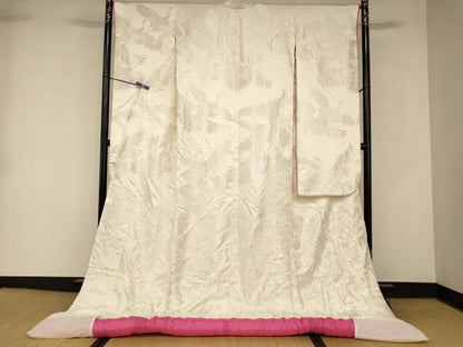 平和屋本店●白打掛　白無垢　和装　婚礼　結婚式　花嫁　神社挙式　唐織　飛鶴草花文　逸品　AABK8437fw