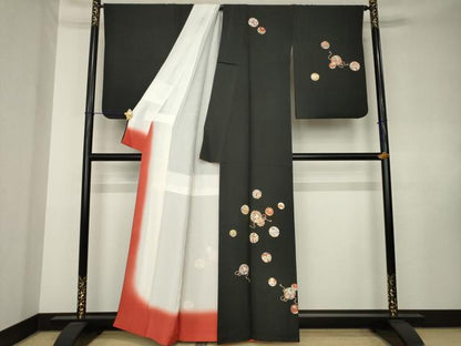 平和屋着物●訪問着　駒刺繍　花毬文　黒地　金彩　正絹　逸品　AABK8521ck