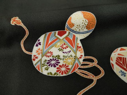平和屋着物●訪問着　駒刺繍　花毬文　黒地　金彩　正絹　逸品　AABK8521ck