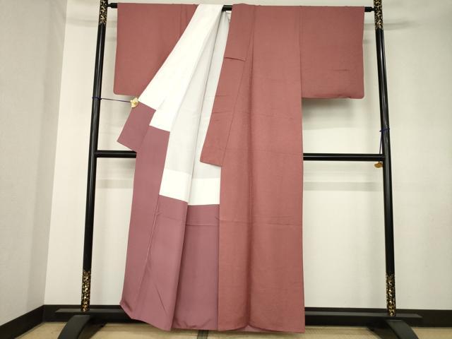 平和屋着物●上質な色無地　紋意匠　蘇芳香色　正絹　逸品　未使用　AABK8548ck