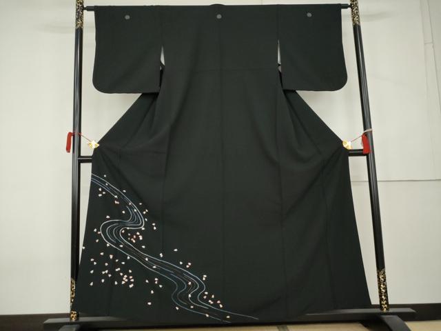 平和屋着物●洗える最高級着物　＜英＞はなぶさ謹製　黒留袖　総刺繍　流水に舞桜　金糸　洗える着物　AABK8570cs