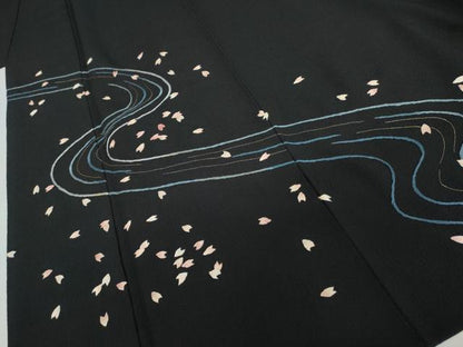 平和屋着物●洗える最高級着物　＜英＞はなぶさ謹製　黒留袖　総刺繍　流水に舞桜　金糸　洗える着物　AABK8570cs