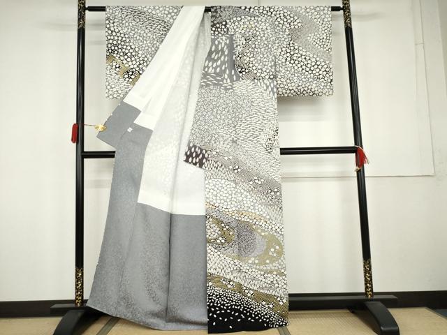 平和屋着物●中国三大刺繍　相良刺繍　訪問着　おぼろ染　重ね絞り　流水花文　銀通し地　正絹　逸品　AABK8606cs