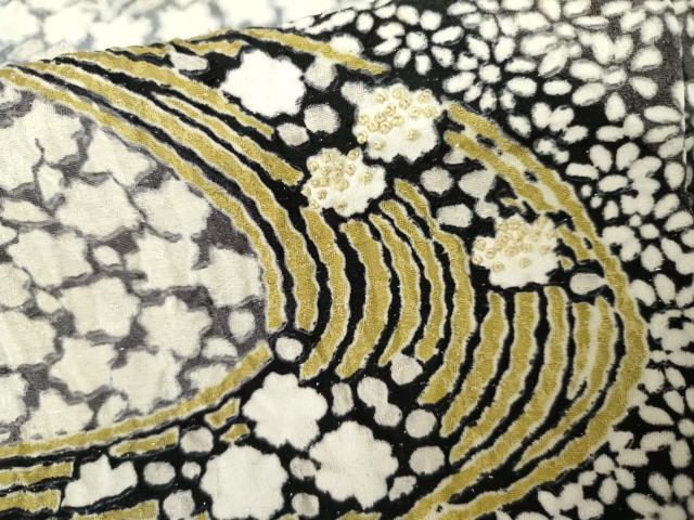 平和屋着物●中国三大刺繍　相良刺繍　訪問着　おぼろ染　重ね絞り　流水花文　銀通し地　正絹　逸品　AABK8606cs