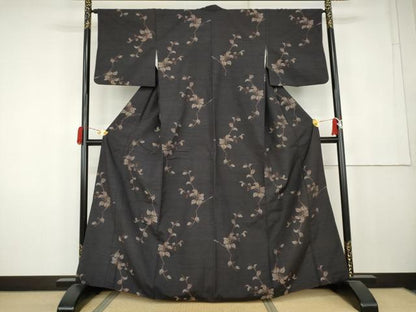 平和屋着物●上質な紬　南天枝葉文　黒地　正絹　逸品　AABK8615cs