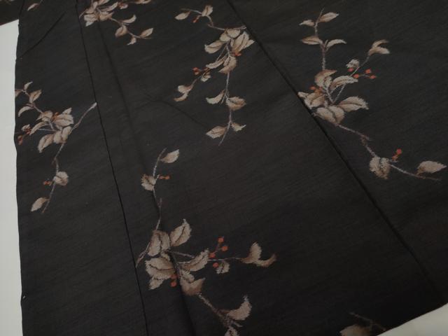 平和屋着物●上質な紬　南天枝葉文　黒地　正絹　逸品　AABK8615cs