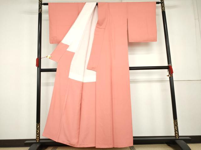 平和屋着物●上質な色無地　作家物　草木染　霞地紋　甚三紅色　正絹　逸品　AABK8645cs