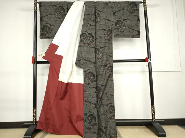 平和屋着物●本場大島紬　雲重ね花蝶文　黒地　正絹　逸品　未使用　AABK8690cs