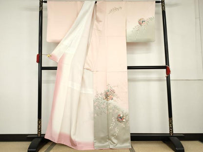 平和屋着物●訪問着　雪輪花鳥舞蝶松文　暈し染め　金彩　正絹　逸品　AABK8713cs
