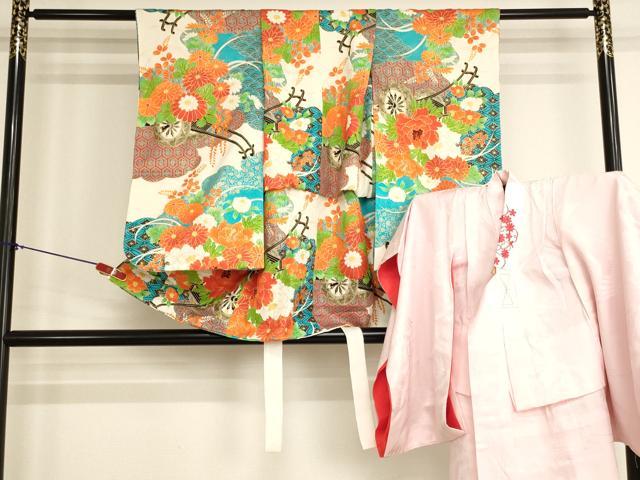 平和屋着物[]七五三　女の子　３歳　祝着　三つ身　長襦袢(袷・半衿刺繍)セット　花車文　金彩　逸品　未使用　AABK8941ja