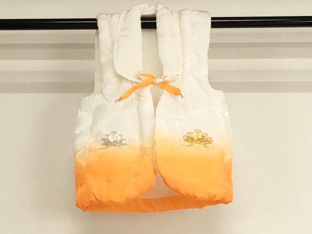 平和屋着物[]七五三　女の子　３歳　祝着　一つ身　袖無し羽織セット　駒刺繍　飛鶴片輪車文　暈し染め　AABK9177ja